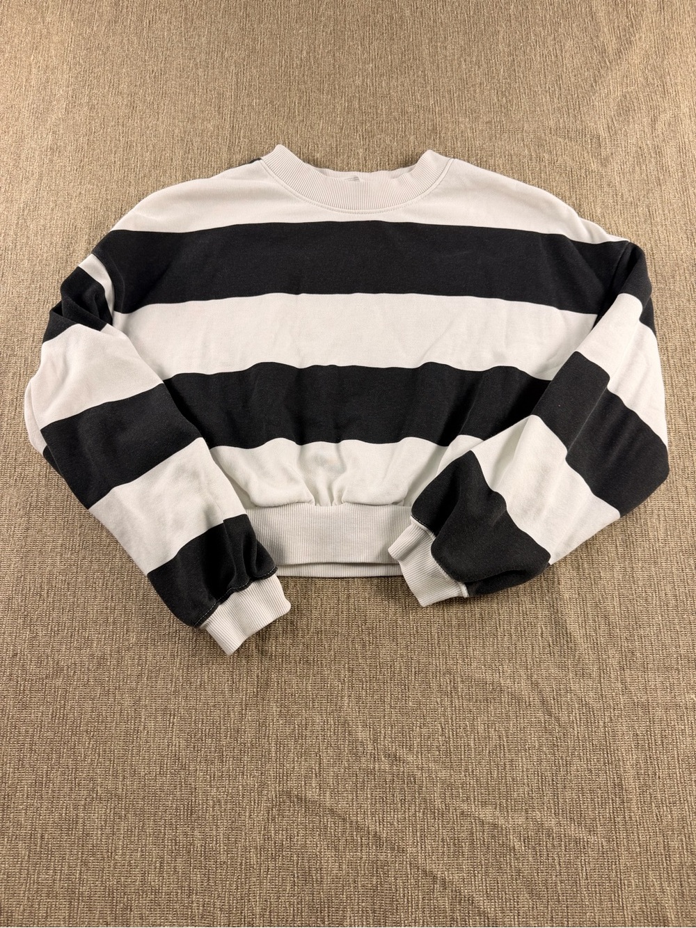 H&M Black & White Bold Striped Cropped Sweatshirt Size US 12/14Y (Kids / Youth)